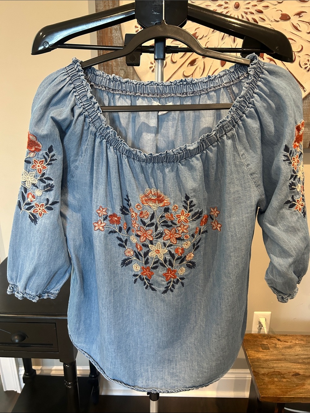 Westport Woman’s Chambray Top with Orange Floral Embroidery/ Size Medium / boho